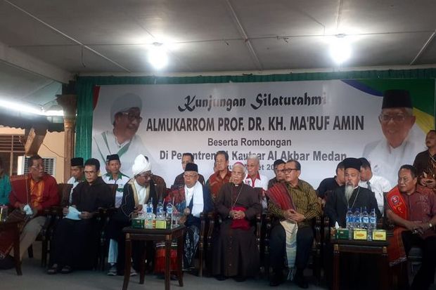 Kiai Maruf Amin Disambut...