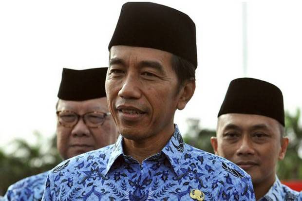 April, Pegawai Negeri...