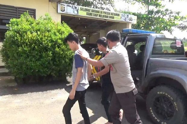 Dicekoki Obat Batuk,...