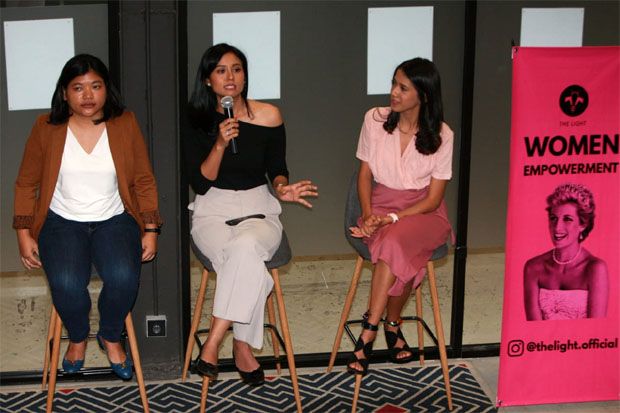 Maria Harfanti: Perempuan...