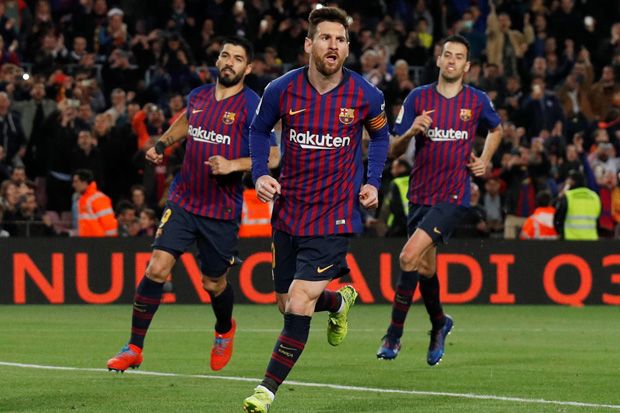 Messi Moncer Saat Barcelona...