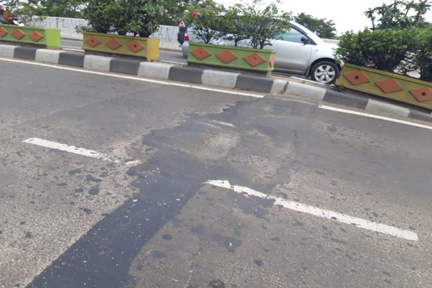 Flyover Cibodas Retak,...