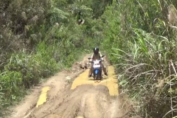 Sudah Jalan Rusak Parah,...