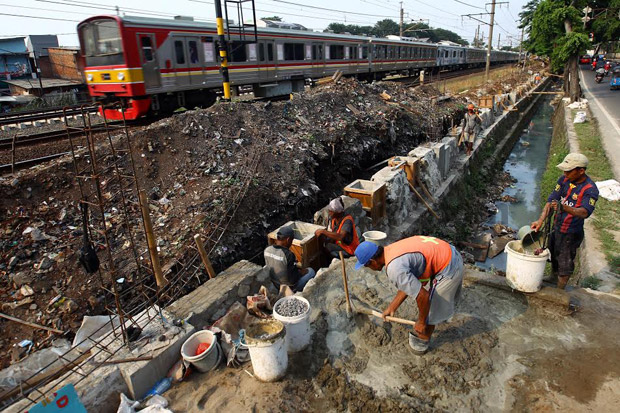 Crane Pengangkut Kereta...