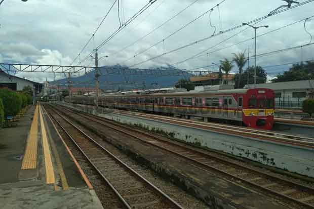 KRL Commuter Line Anjlok,...