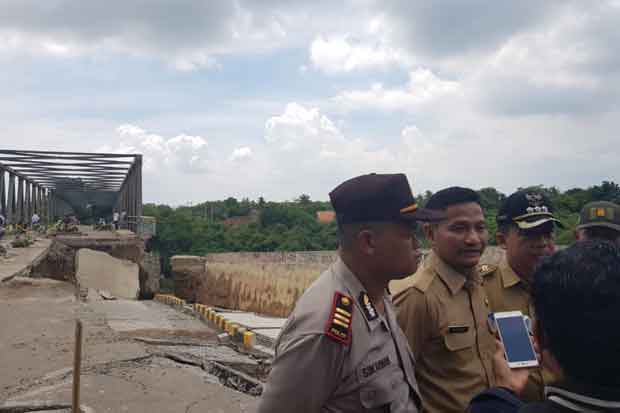 Diguyur Hujan, Jembatan...