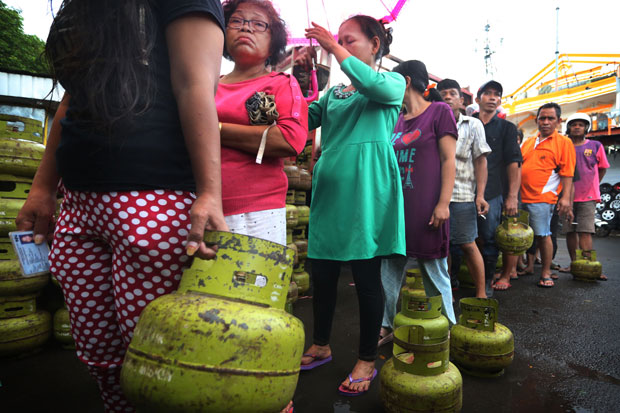 Emak-emak di Luwu Susah...