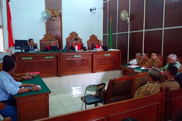 Sidang Gugatan kepada...