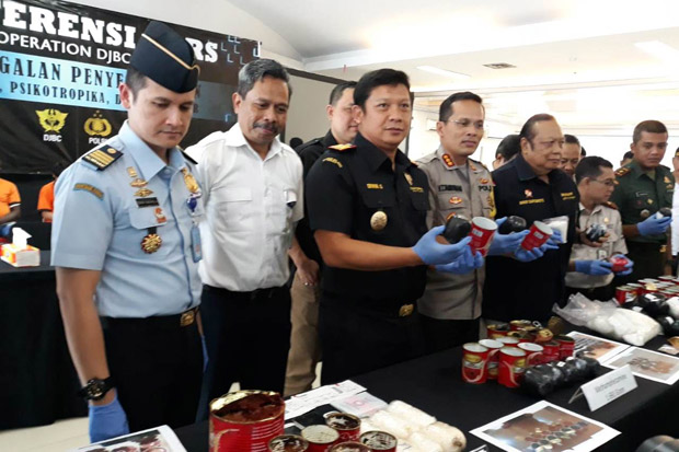 Selundupkan Sabu di...