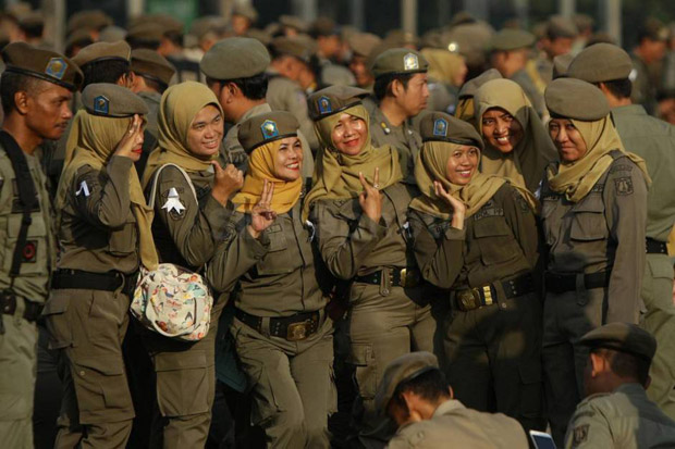 Lebih Humanis Tertibkan...
