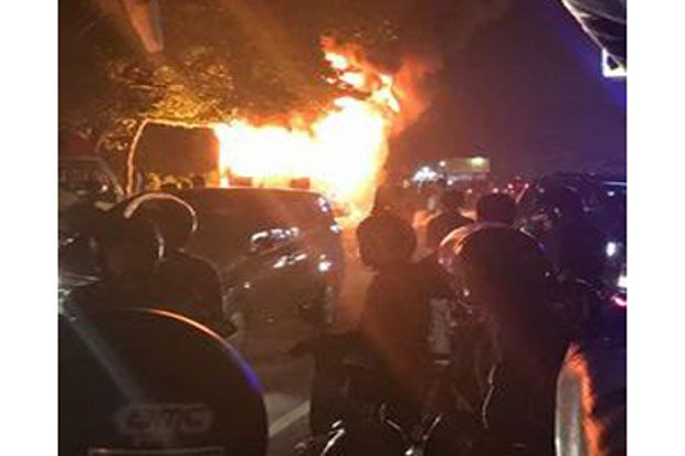 Tabrak Pengendara Motor...