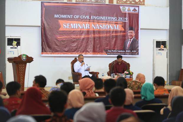 Menteri Eko Putro Sandjojo...