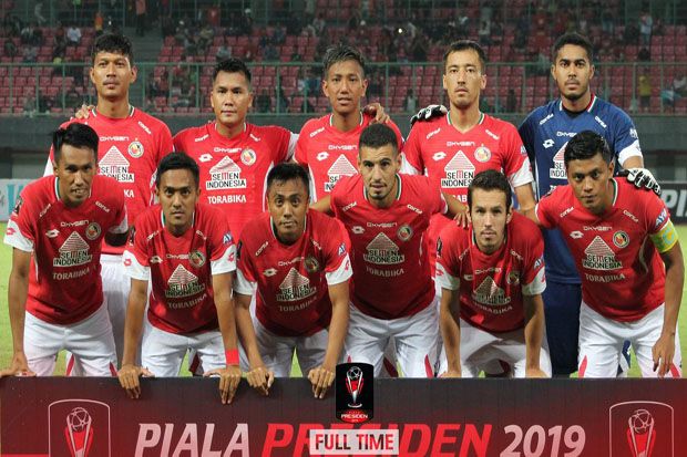 Semen Padang Tutup Laga...