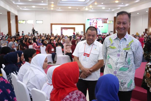 Presiden Jokowi Dialog...