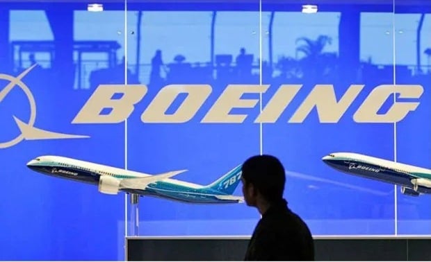 737 MAX Dikandangkan,...