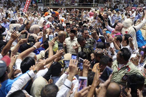 Prabowo Lihat Rakyat...