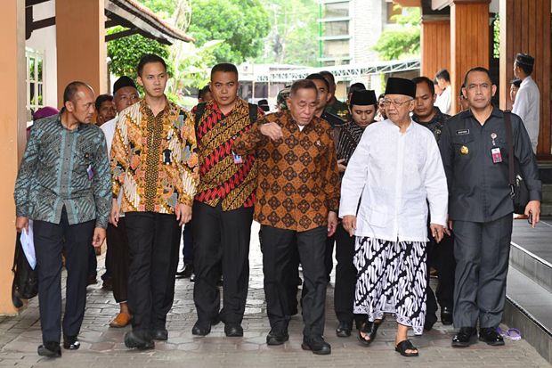 Ke Tebu Ireng, Menhan...