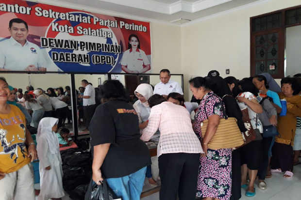 Warga Salatiga Serbu...