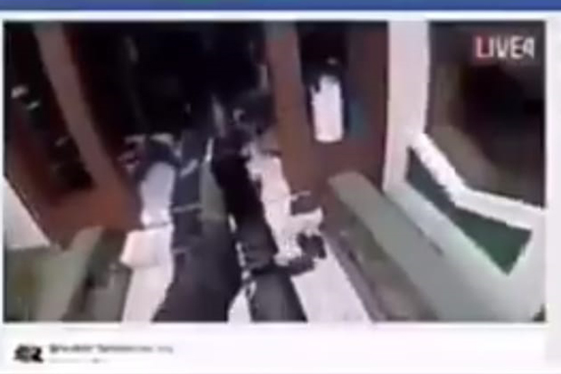 Live Streaming Saat...