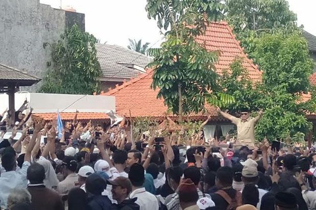 Ke Banten, Prabowo Resmikan...
