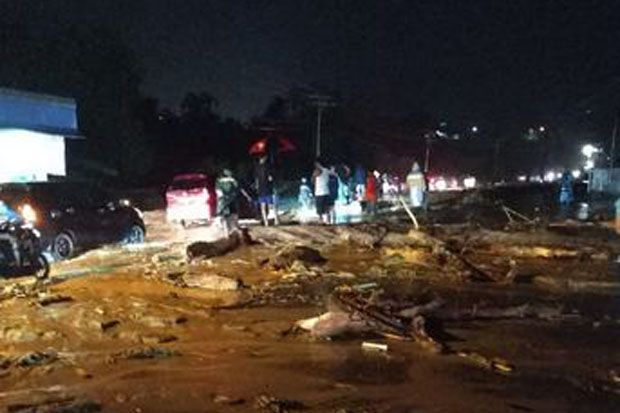 Banjir Bandang Terjang...
