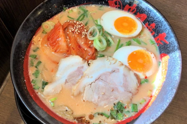 Pengin Nikmati Ramen...