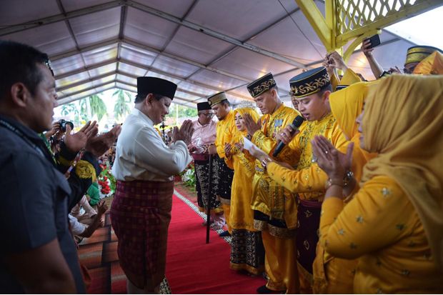 Prabowo Dianugerahi...