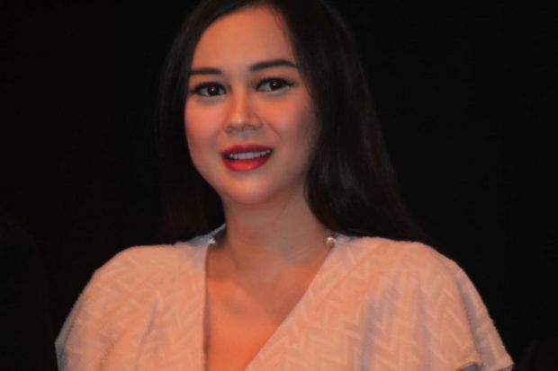 Pulang Syuting, Aura...