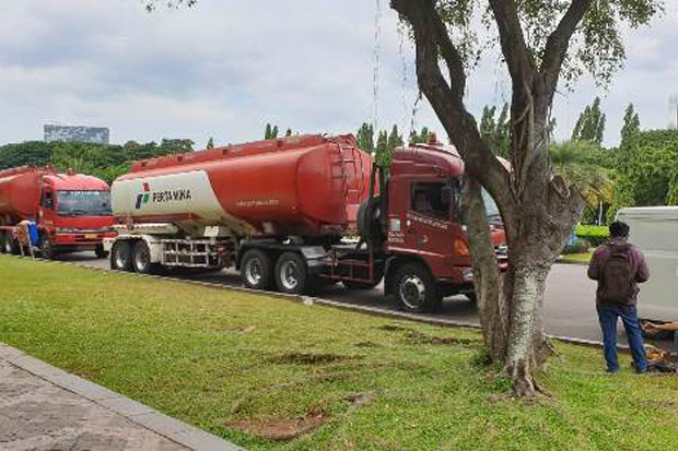 Dibajak, Dua Truk Tangki...