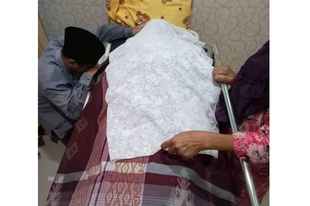 Ibunda Wafat, Gubernur...