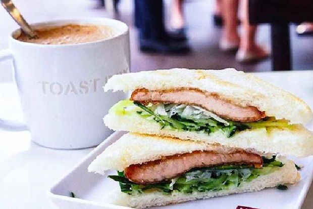 Nikmati Kopi dan Roti...