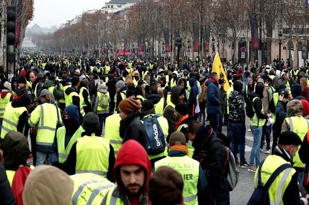 Demonstran “Rompi...