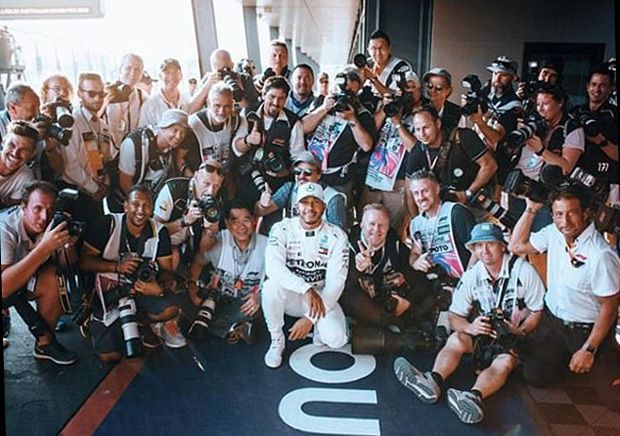 Hamilton Umbar Kemesraan...