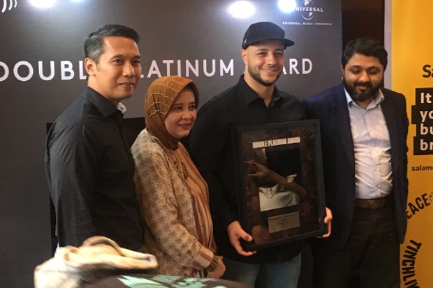 Raih Double Platinum...
