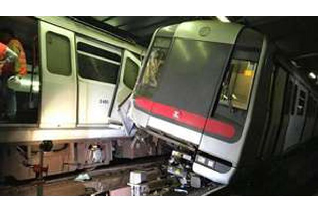 Tabrakan Kereta di Hong...