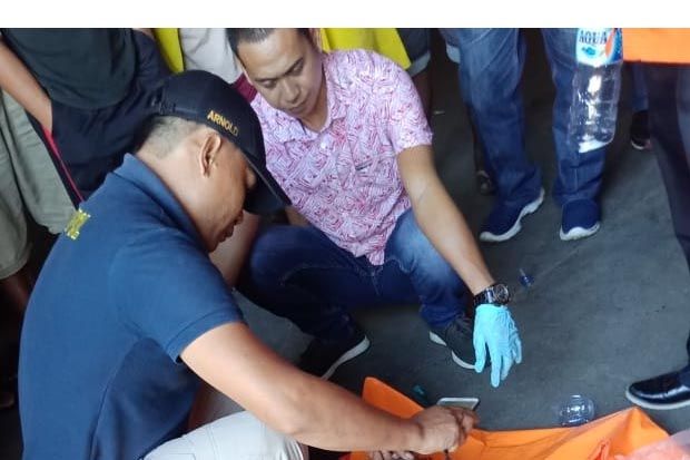 Lompat dari Jembatan,...