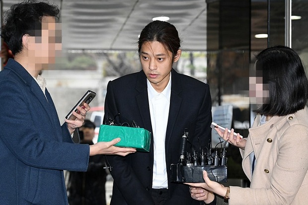 Jung Joon Young Akui...