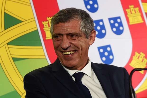 Pelatih Fernando Santos...