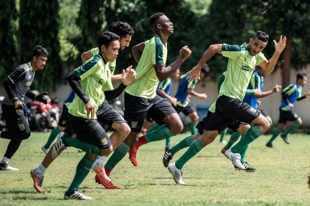 Persebaya Mainkan 5...