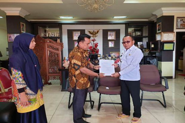 Bupati Pasangkayu Terima...