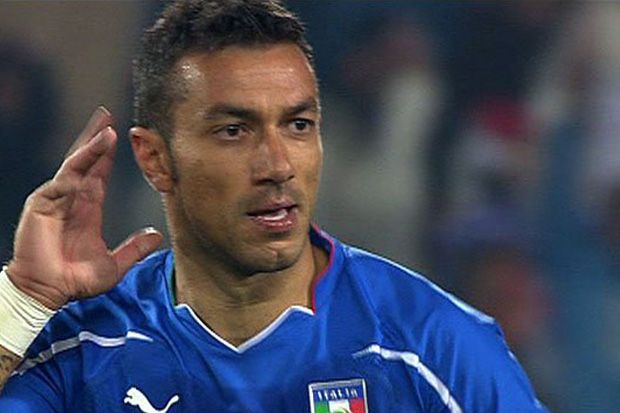 Fabio Quagliarella Menatap...