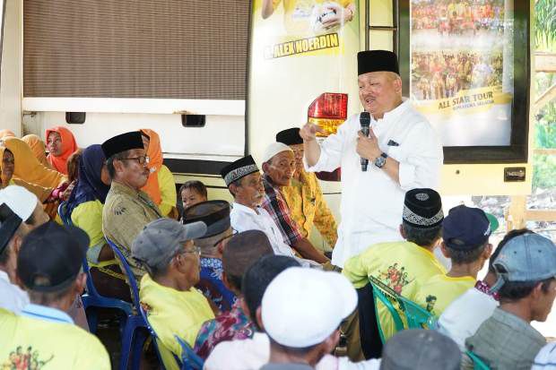Alex Noerdin bersama...