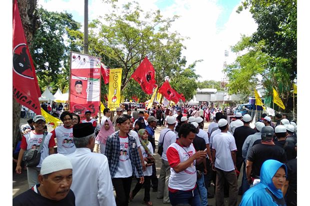 Ribuan Pendukung Jokowi-Ma\ruf...