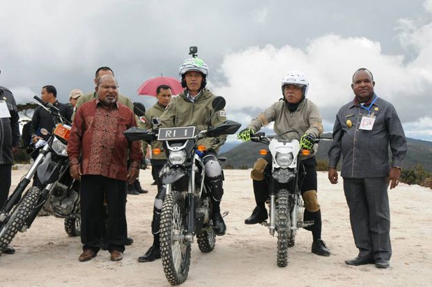 Jokowi Ingin Jalan Trans...