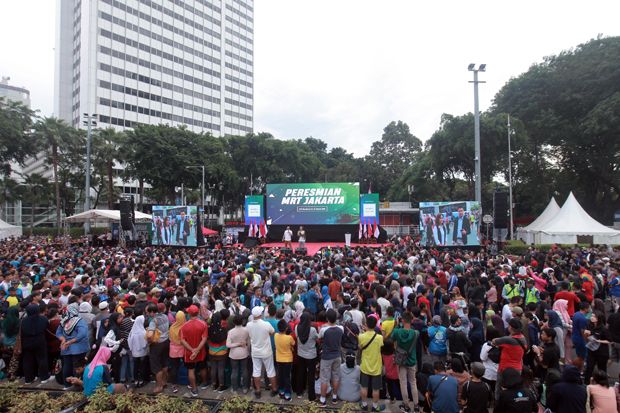 Tunggu Jokowi Resmikan...