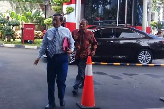 Sambangi KPK, Mahfud...