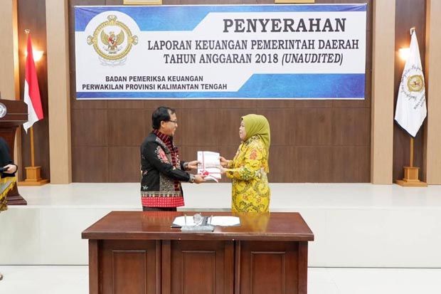 Bupati Kobar Nurhidayah...