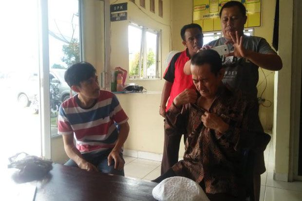 Kakek Ini Dipukuli Tetangganya...