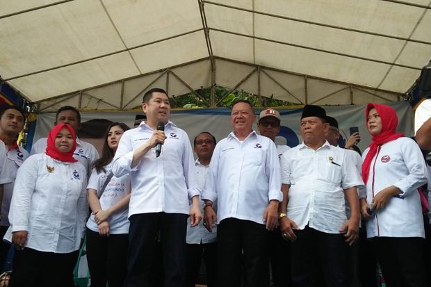 Disambut Ribuan Warga...
