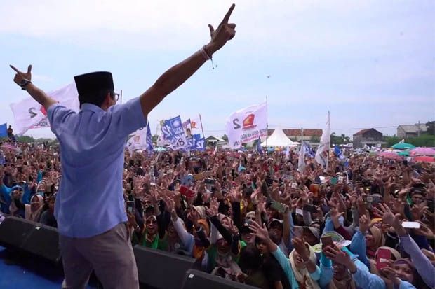 Melompat Tinggi di Panggung,...